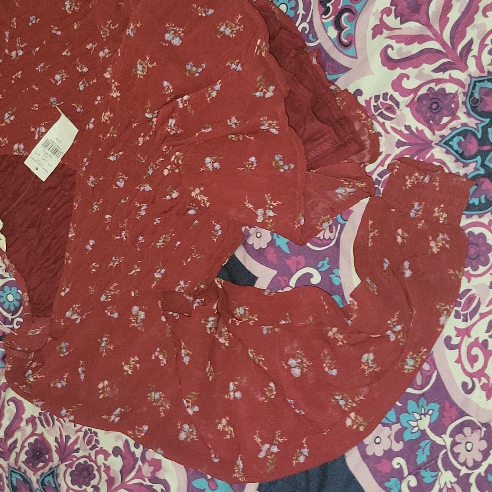American Eagle Flowy Crop top - Picture 3 of 4